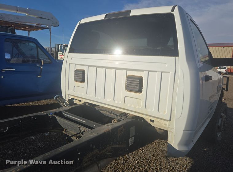 image for item DT7018 2017 Dodge Ram 5500 truck cab and chassis