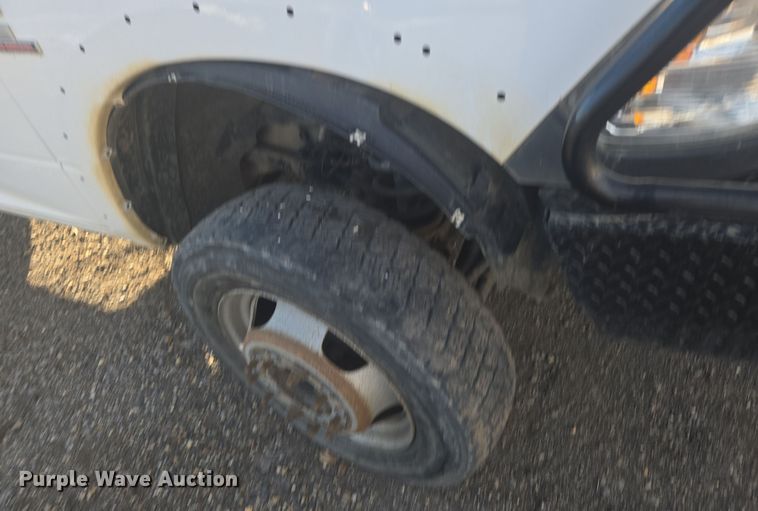 image for item DT7018 2017 Dodge Ram 5500 truck cab and chassis