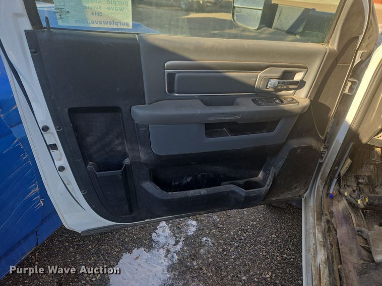 image for item DT7018 2017 Dodge Ram 5500 truck cab and chassis