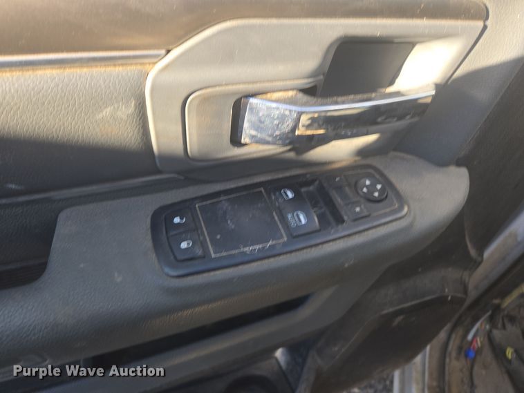 image for item DT7018 2017 Dodge Ram 5500 truck cab and chassis