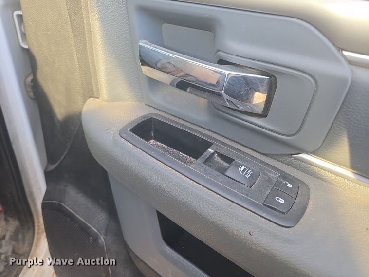 image for item DT7018 2017 Dodge Ram 5500 truck cab and chassis