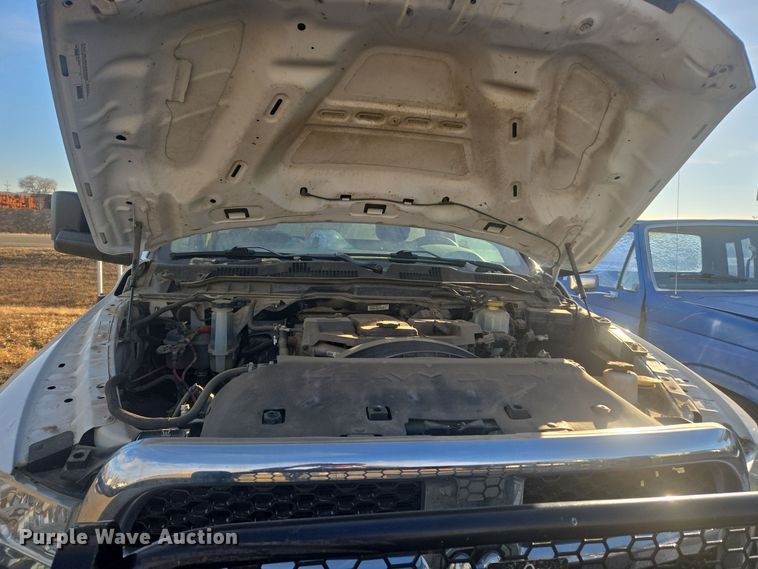 image for item DT7018 2017 Dodge Ram 5500 truck cab and chassis