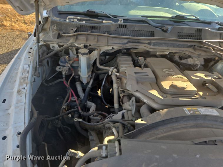 image for item DT7018 2017 Dodge Ram 5500 truck cab and chassis