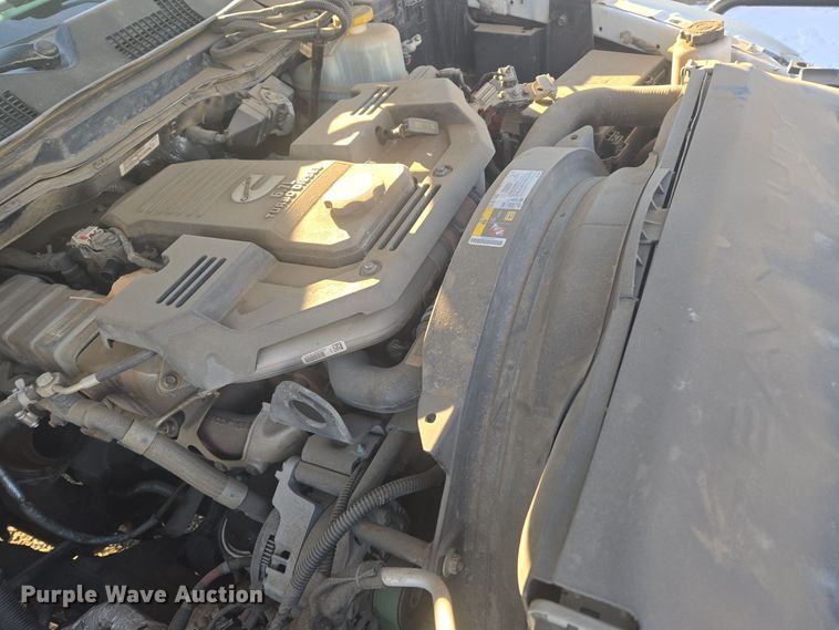 image for item DT7018 2017 Dodge Ram 5500 truck cab and chassis