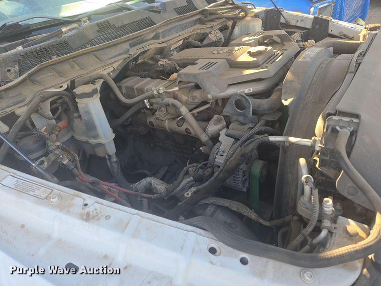 image for item DT7018 2017 Dodge Ram 5500 truck cab and chassis