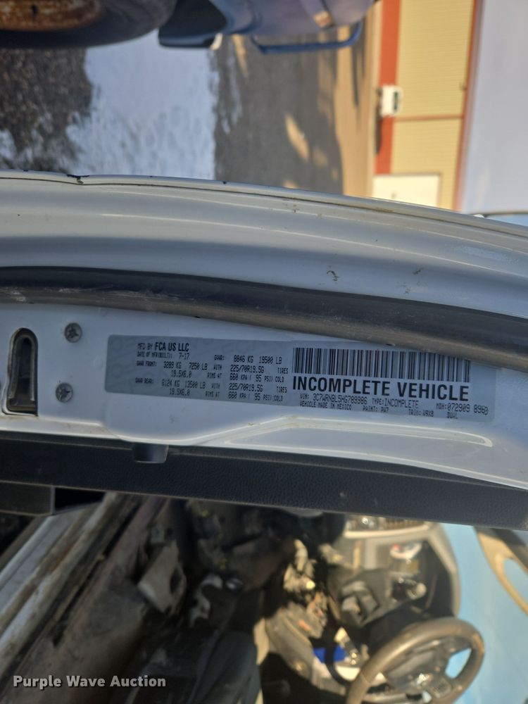 image for item DT7018 2017 Dodge Ram 5500 truck cab and chassis