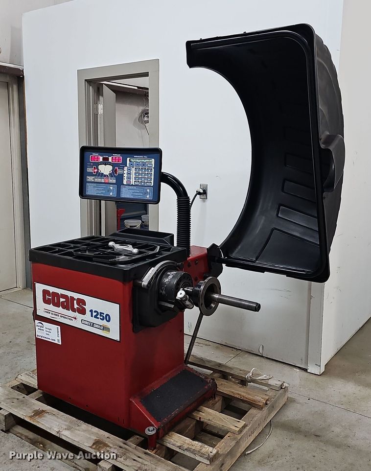 image for item DV0046 Coats 1250 Direct-Drive tire balancer