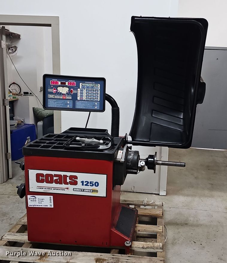 image for item DV0046 Coats 1250 Direct-Drive tire balancer