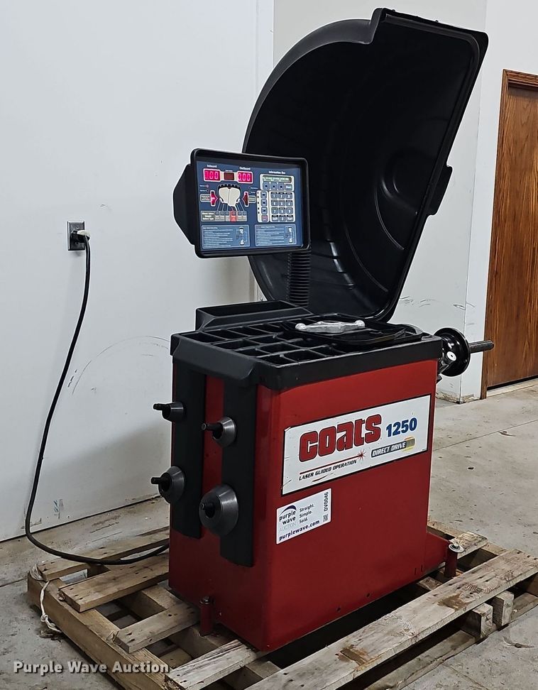 image for item DV0046 Coats 1250 Direct-Drive tire balancer