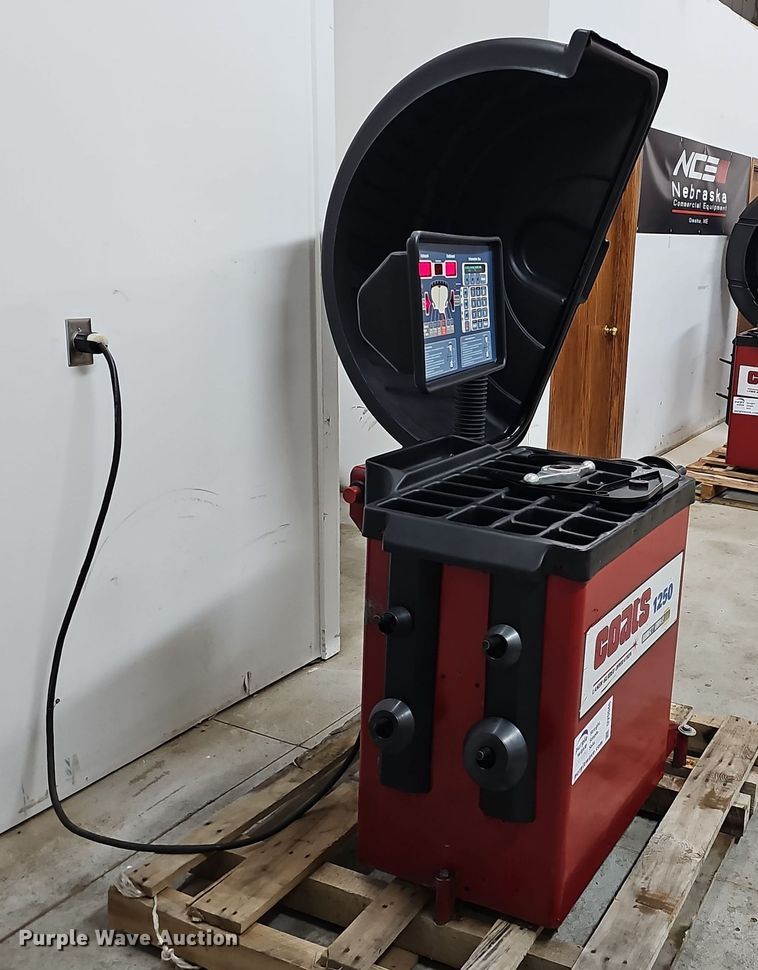 image for item DV0046 Coats 1250 Direct-Drive tire balancer