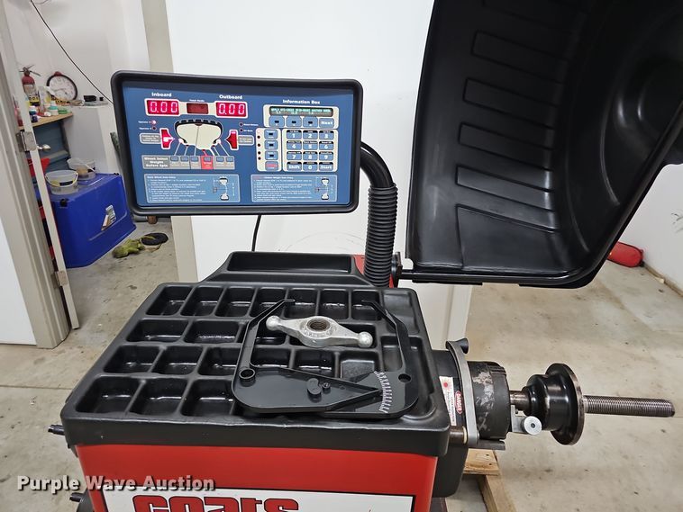 image for item DV0046 Coats 1250 Direct-Drive tire balancer