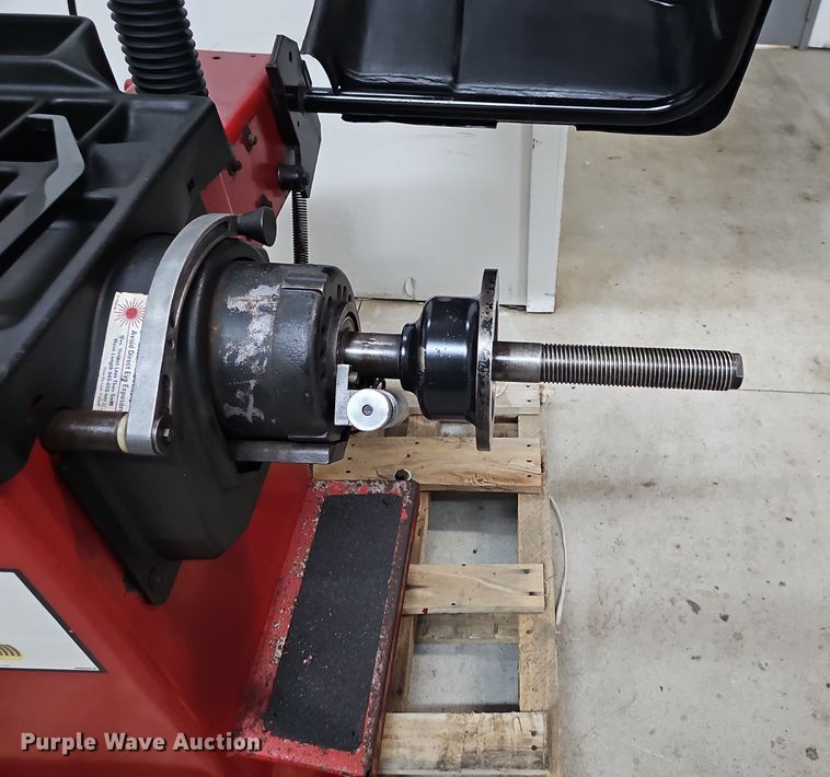 image for item DV0046 Coats 1250 Direct-Drive tire balancer