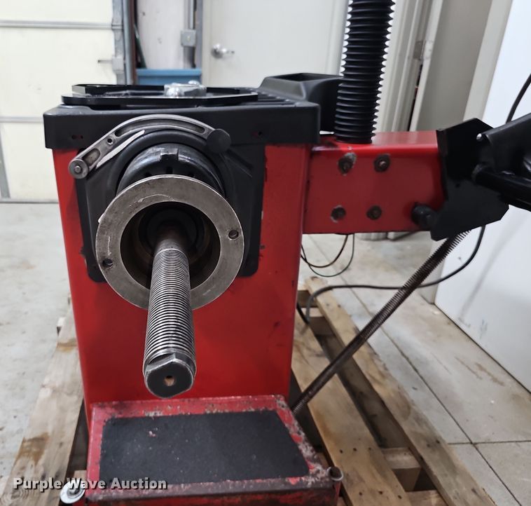 image for item DV0046 Coats 1250 Direct-Drive tire balancer