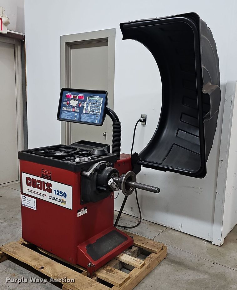 image for item DV0047 Coats 1250 Direct-Drive tire balancer