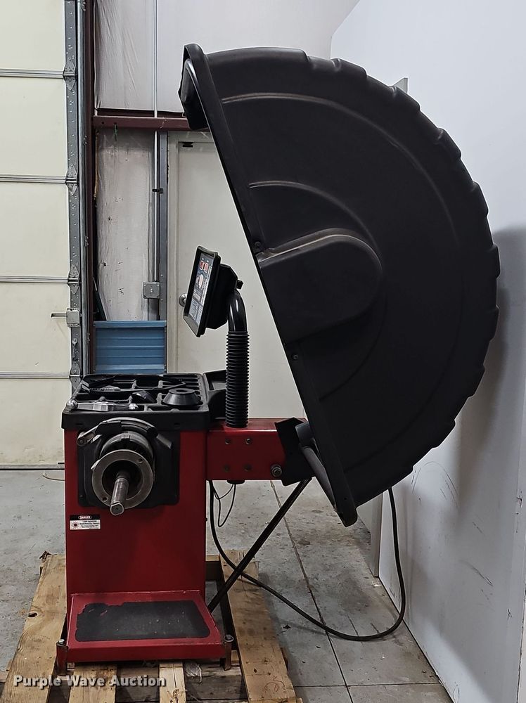 image for item DV0047 Coats 1250 Direct-Drive tire balancer