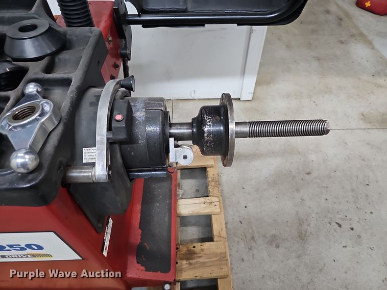 image for item DV0047 Coats 1250 Direct-Drive tire balancer