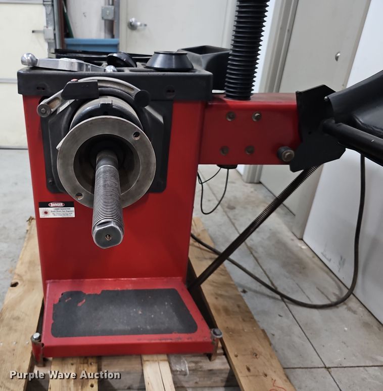 image for item DV0047 Coats 1250 Direct-Drive tire balancer