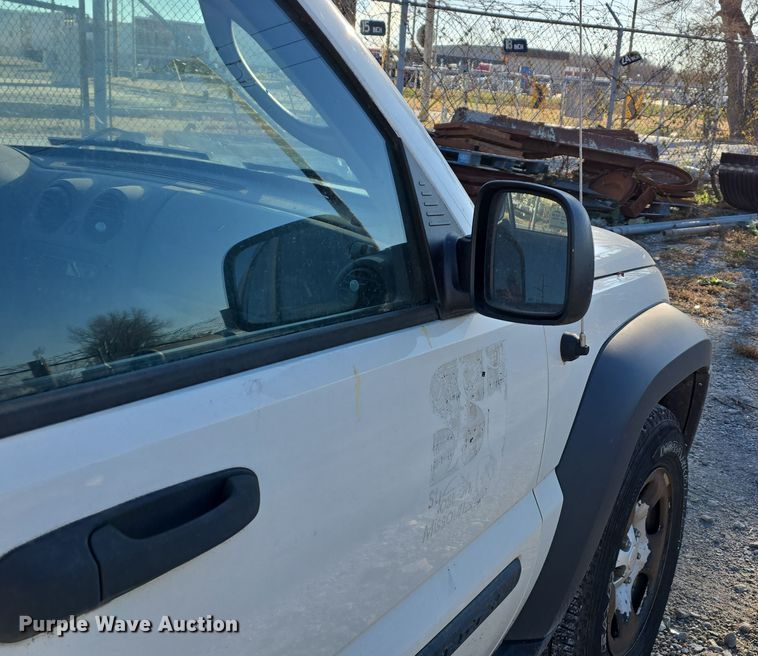 image for item DV0120 2006 Jeep Liberty SUV