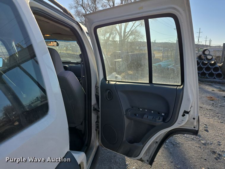 image for item DV0120 2006 Jeep Liberty SUV