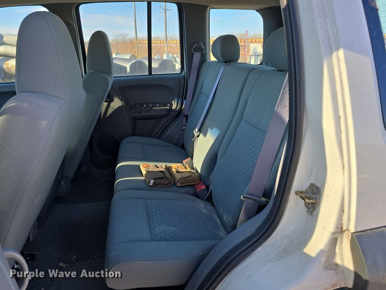 image for item DV0120 2006 Jeep Liberty SUV