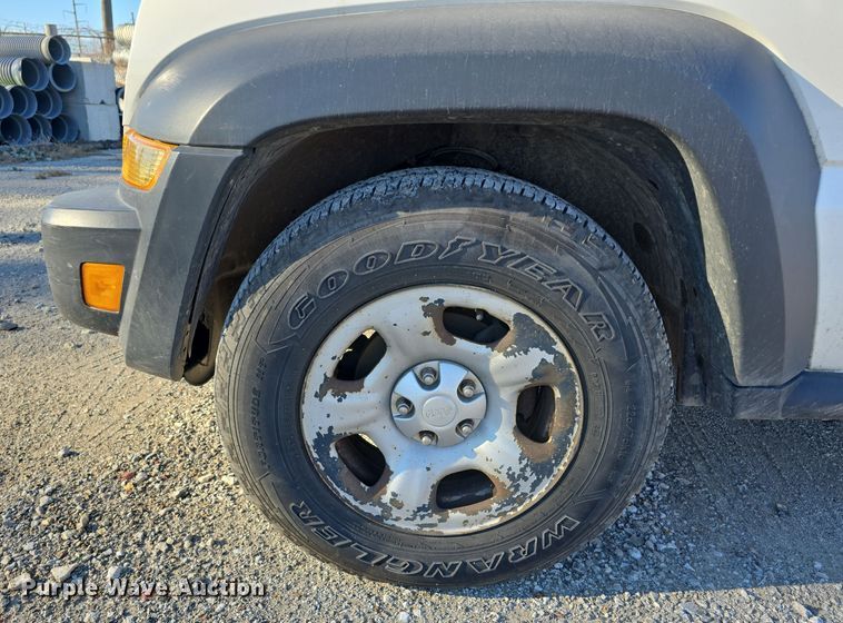 image for item DV0120 2006 Jeep Liberty SUV