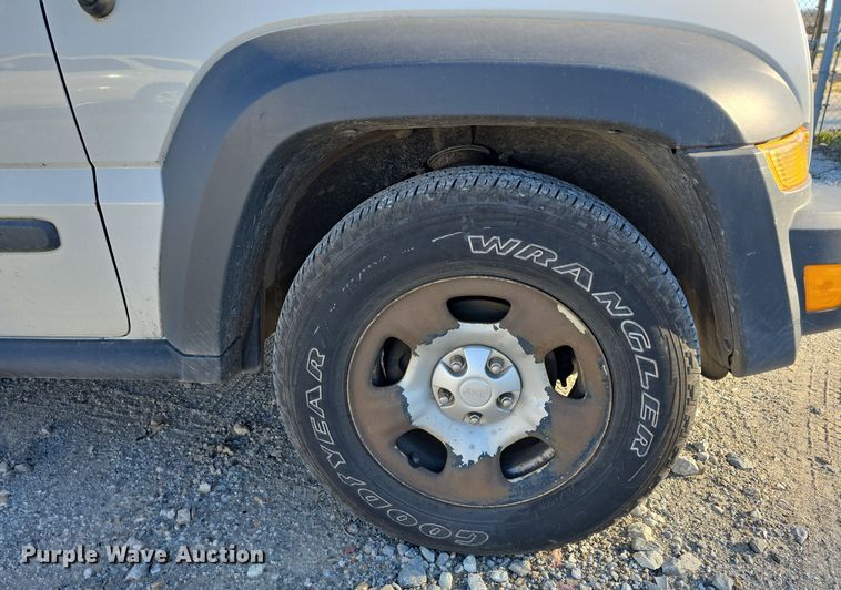 image for item DV0120 2006 Jeep Liberty SUV