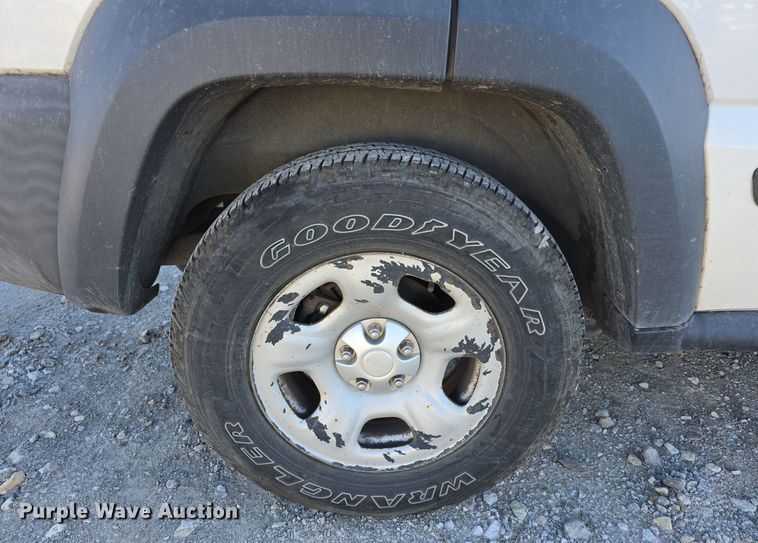 image for item DV0120 2006 Jeep Liberty SUV