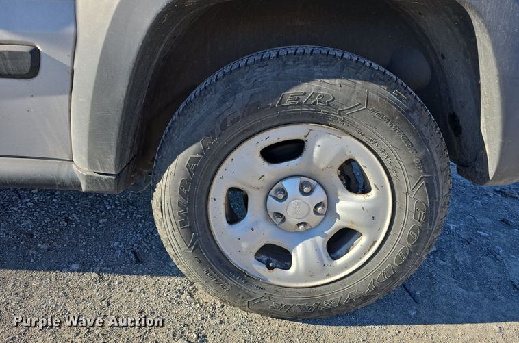 image for item DV0120 2006 Jeep Liberty SUV