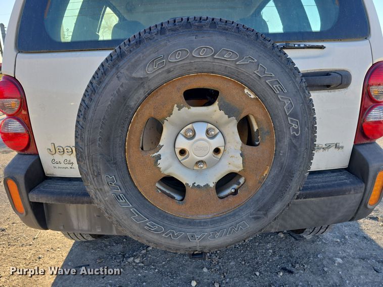 image for item DV0120 2006 Jeep Liberty SUV