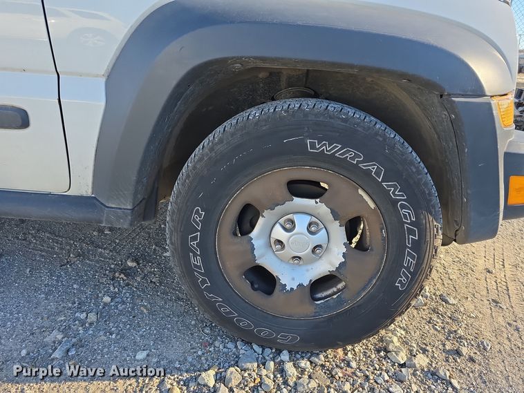 image for item DV0120 2006 Jeep Liberty SUV