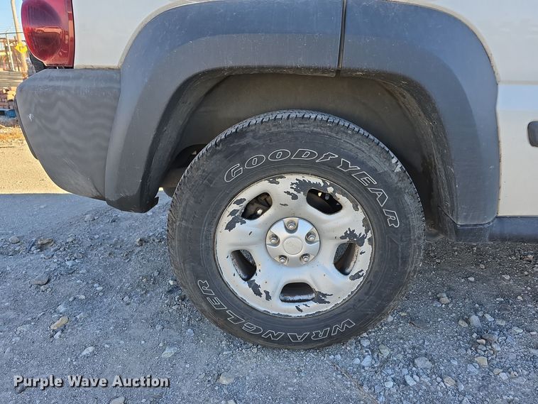 image for item DV0120 2006 Jeep Liberty SUV