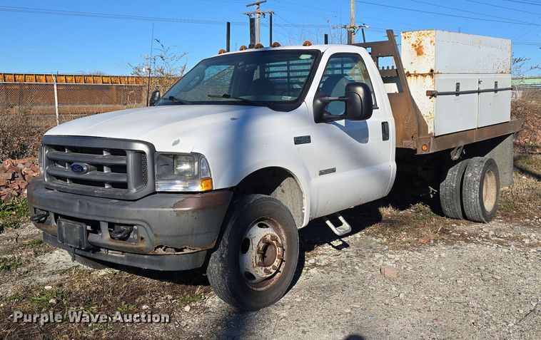 image for item DV0122 2003 Ford F450 Super Duty flatbed truck