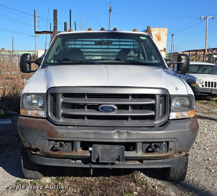 image for item DV0122 2003 Ford F450 Super Duty flatbed truck