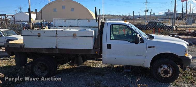 image for item DV0122 2003 Ford F450 Super Duty flatbed truck
