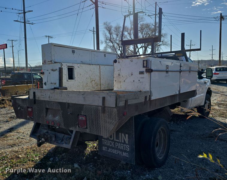 image for item DV0122 2003 Ford F450 Super Duty flatbed truck