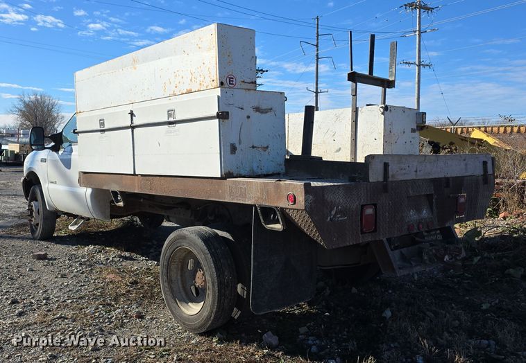 image for item DV0122 2003 Ford F450 Super Duty flatbed truck