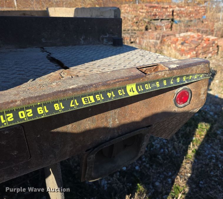 image for item DV0122 2003 Ford F450 Super Duty flatbed truck