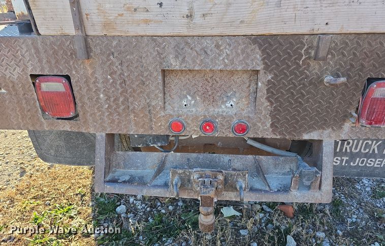 image for item DV0122 2003 Ford F450 Super Duty flatbed truck