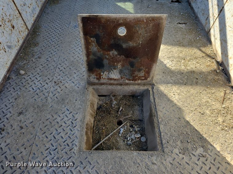 image for item DV0122 2003 Ford F450 Super Duty flatbed truck