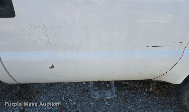 image for item DV0122 2003 Ford F450 Super Duty flatbed truck