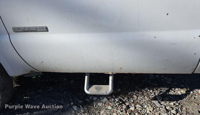 image for item DV0122 2003 Ford F450 Super Duty flatbed truck