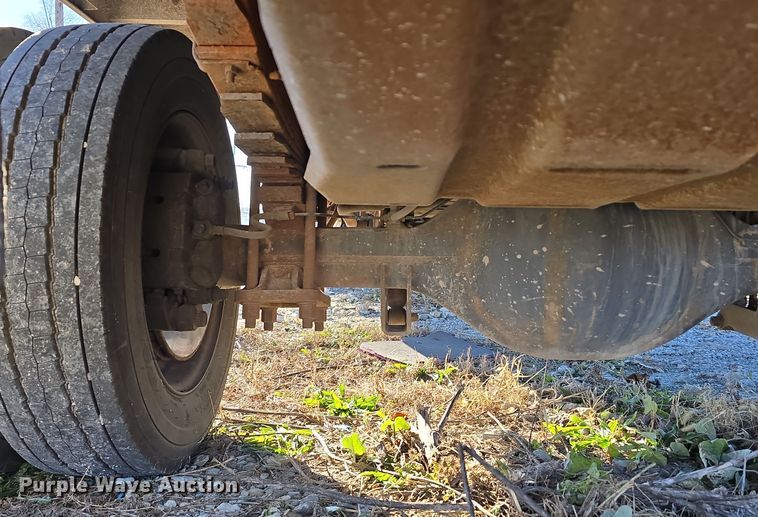 image for item DV0122 2003 Ford F450 Super Duty flatbed truck