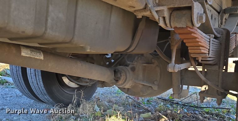 image for item DV0122 2003 Ford F450 Super Duty flatbed truck