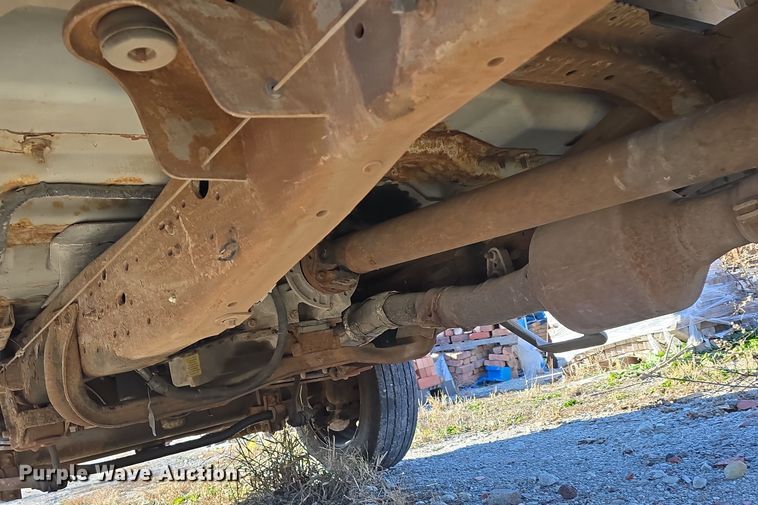 image for item DV0122 2003 Ford F450 Super Duty flatbed truck