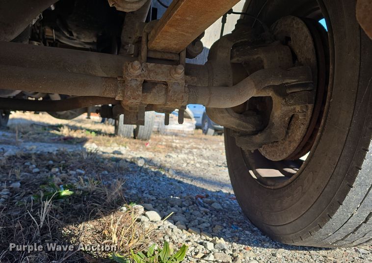 image for item DV0122 2003 Ford F450 Super Duty flatbed truck