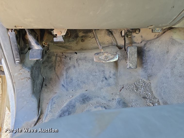 image for item DV0122 2003 Ford F450 Super Duty flatbed truck