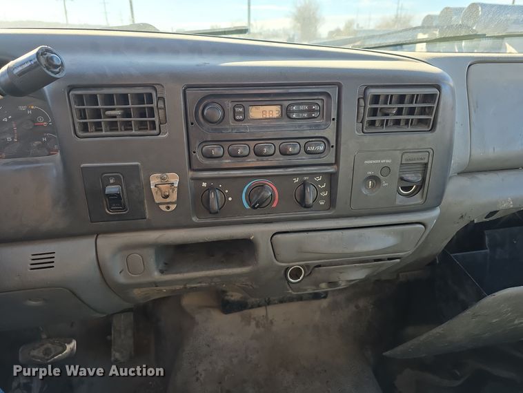 image for item DV0122 2003 Ford F450 Super Duty flatbed truck