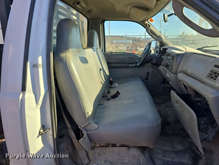 image for item DV0122 2003 Ford F450 Super Duty flatbed truck