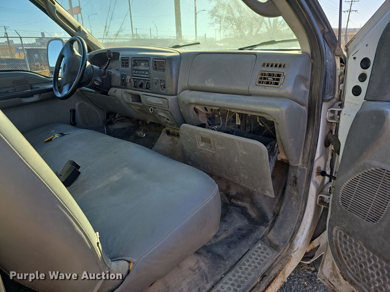 image for item DV0122 2003 Ford F450 Super Duty flatbed truck