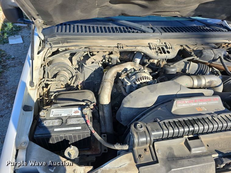 image for item DV0122 2003 Ford F450 Super Duty flatbed truck